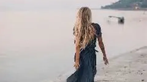 奔驰八年持续助力，CLA联名展车亮相英雄联盟电竞盛事